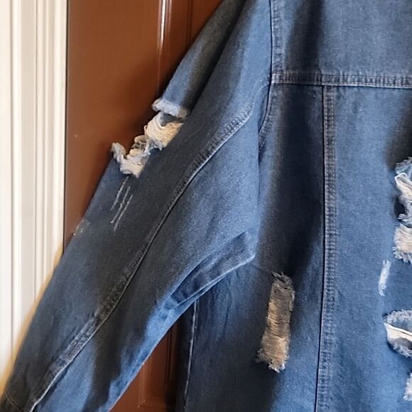 Basic Denim- Jean Jkt. Blue. Distressed look & 3 cutouts in back. 3X - Picture 7 of 8